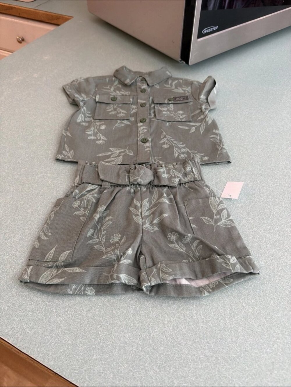 Girl's Eddie Bauer 2-Piece Short Set In Olive - Size 12M - EUC